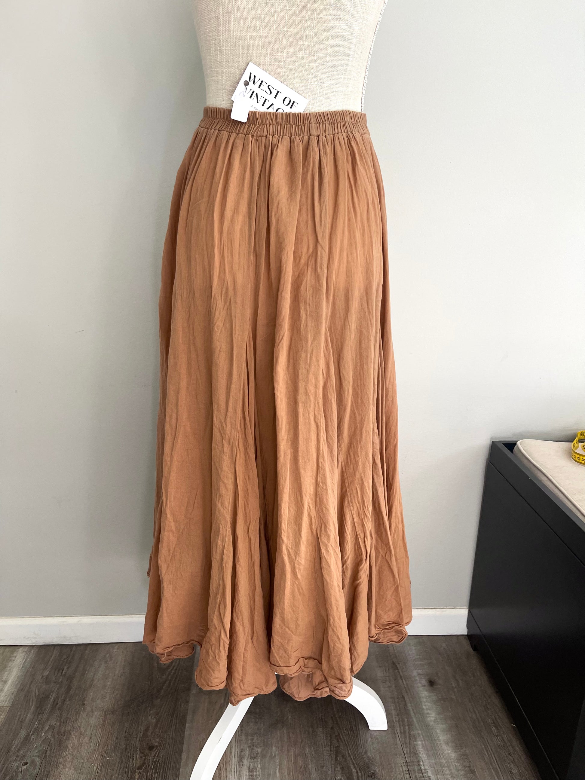 Tan on sale flowy skirt