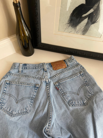 Light Wash 560 Levis - Ripped Baggy Dad Jeans Size 30 Waist